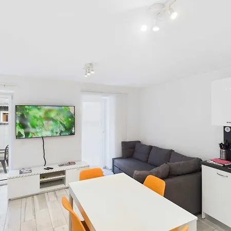 Sonvico Court House Charming In Apartment