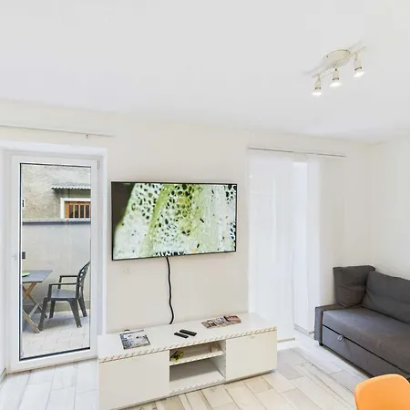 Sonvico Court House Charming In Apartment *